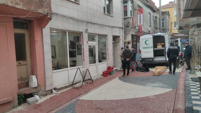 Çanakkalede bir kişi merdiven boşluğunda ölü bulundu