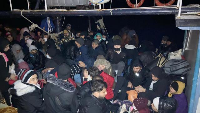 Kaçakçılar, 13 metrelik tekneye 90 düzensiz göçmen bindirmiş