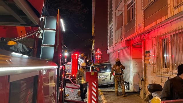İstanbulda bina yangını
