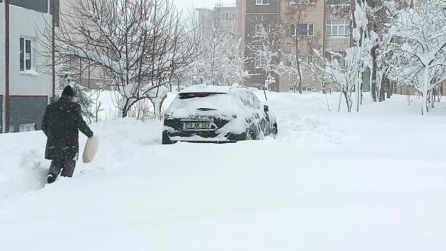 Bitliste 226 köy yolu kardan kapandı