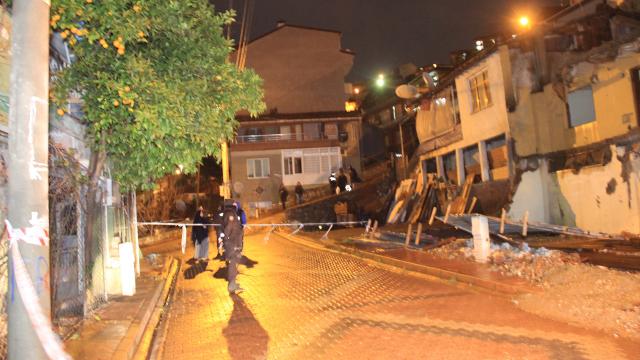 Kocaelide temeli kayan iki bina boşaltıldı
