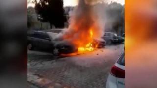 Maltepe'de 3 araç alev alev yandı