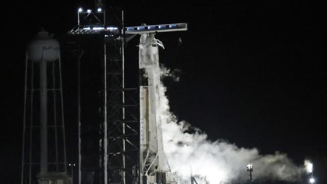 SpaceX uzaya 3 tona yakın malzeme gönderdi