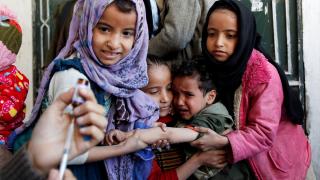 Yemen'de kızamık ve çocuk felcine karşı aşılama kampanyası