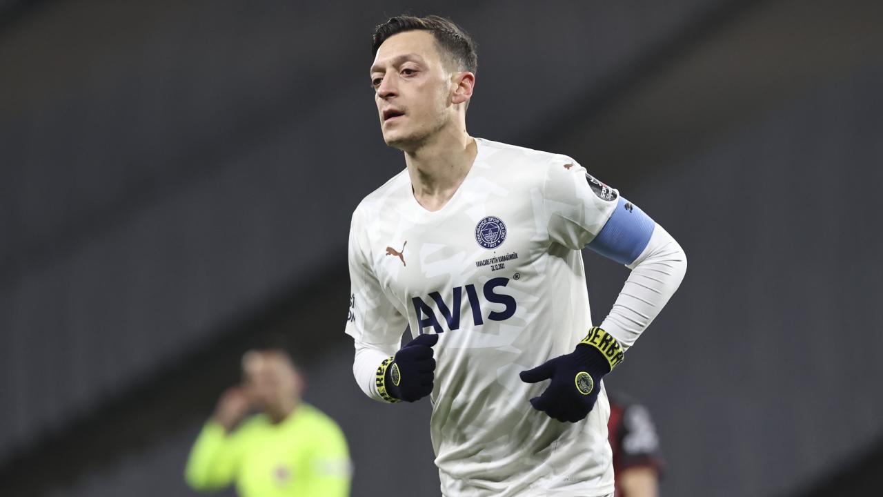 Mesut Özil kariyerinde bir ilke imza attı