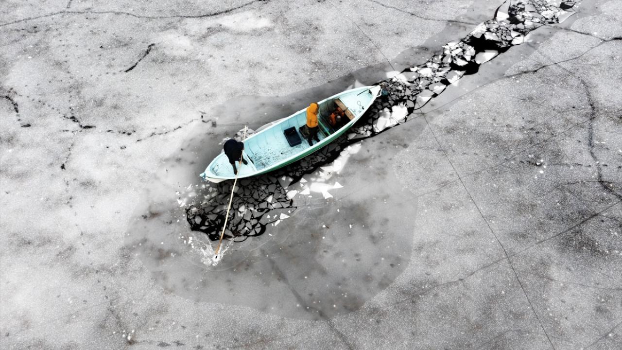 Buza ve soğuğa karşı el birliğiyle mücadele