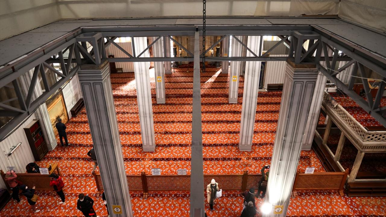 "Kubbe kodunda 400 yıl öncesine dayanan kalem işlerine rastladık"