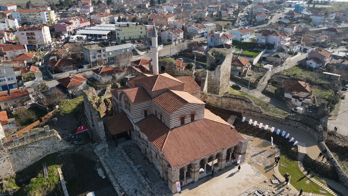 "Hem caminin onarımını hem de peyzaj düzenlemelerini titizlikle yaptık"