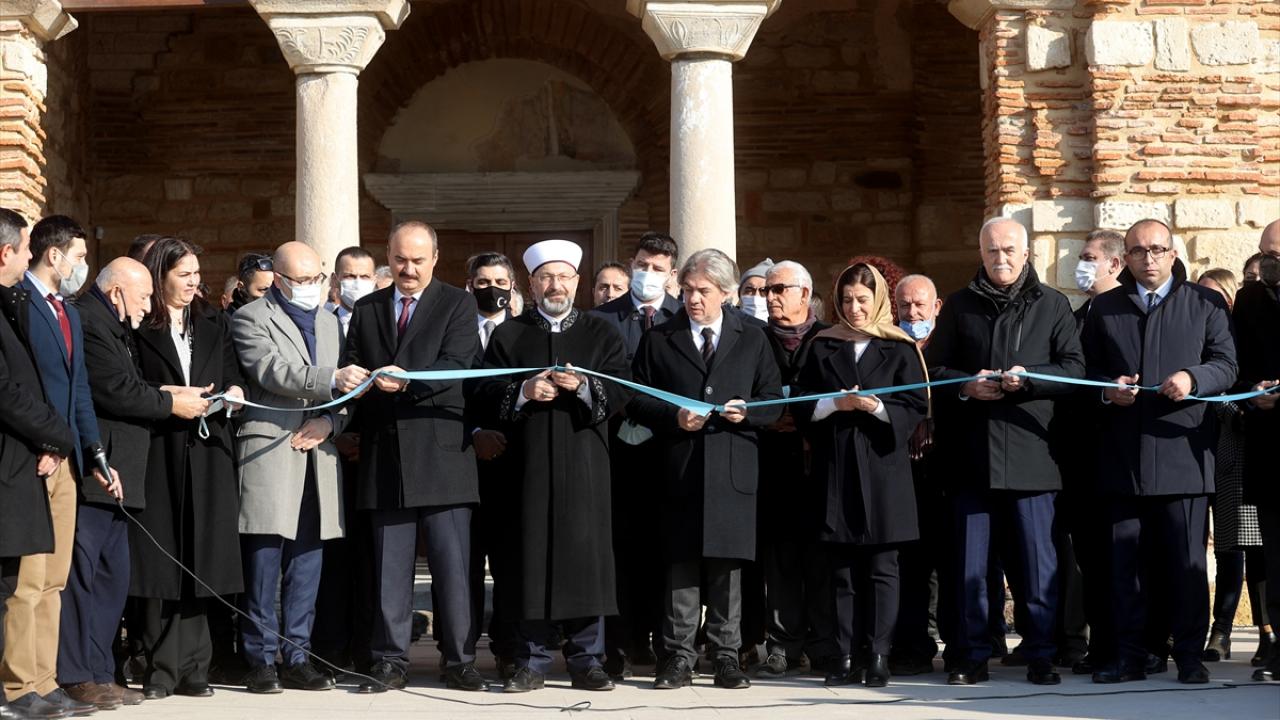 "Gözümüz nerede bir minare görse kalbimiz kıpır kıpır atmaya başlıyor" diyen Erbaş, şöyle devam etti: