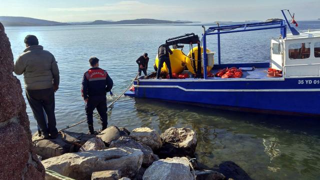 İzmirde 2 ton canlı beyaz midye ele geçirildi