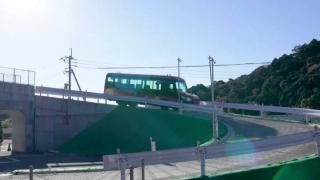 Dünyada bir ilk: Hem otobüs hem tren olabilen ulaşım aracı