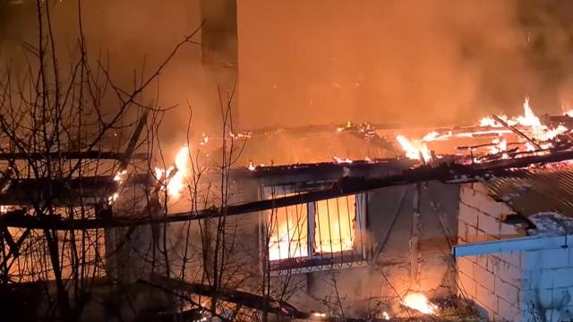 Karabükte yangın: İki katlı ev kullanılamaz hale geldi
