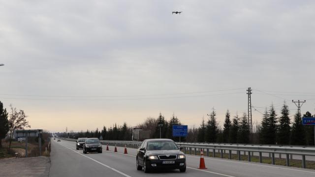 Kurallara uymayan sürücüler dron görünce panik yaşadı