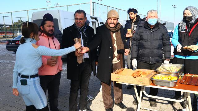 Nevşehirde `Balık Ekmek Şenliği`nde öğrencilere hamsi ikram edildi