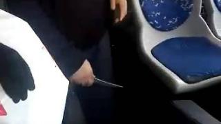 Otobüs şoförü tartıştığı yolculara bıçak çekti