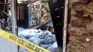 İzmir'de ev yangını: 3 kardeş hayatını kaybetti