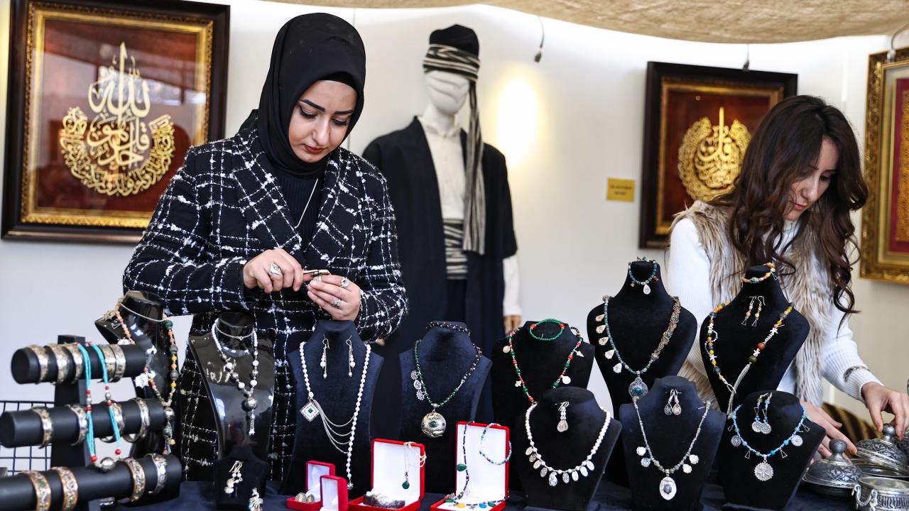 "Bugünlerde esnafımızın her zamankinden daha fazla Ahilik kültürüne sarılması lazım." diyen Bilmez şunları kaydetti: