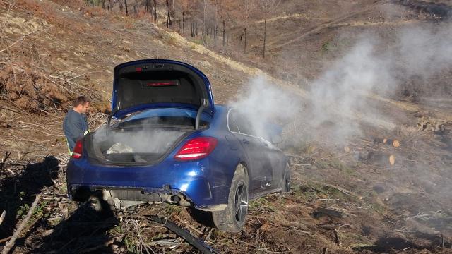 Fotoğraf çekmek isterken otomobilinden oldu