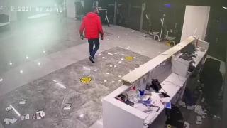 Taşla girdiği hastaneyi savaş alanına çevirdi