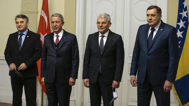Bakan Akar, Bosna Hersek Devlet Başkanlığı Konseyi üyeleri ile görüştü