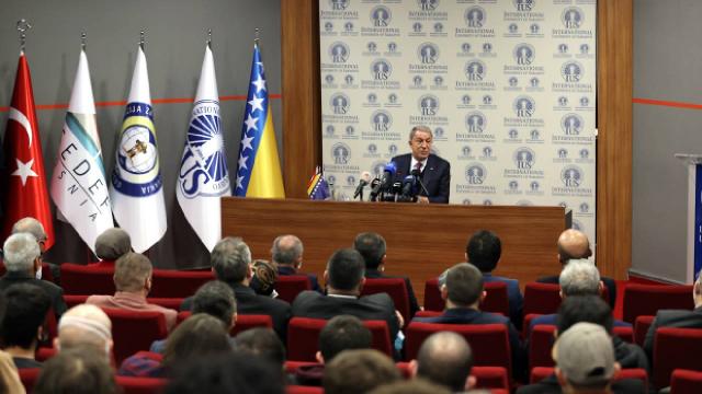 Bakan Akardan Uluslararası Saraybosna Üniversitesine ziyaret