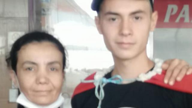 Tüfekle oynarken annesini vurdu