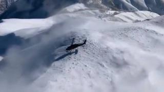 Jandarma helikopterleri karlı dağlarda terörist avında