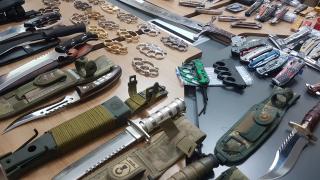 Niğde'de 734 parça kaçak silah ve kesici alet ele geçirildi