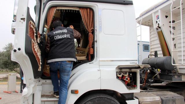 Osmaniyede uyuşturucu tacirlerine operasyon