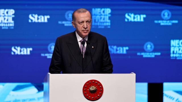 Cumhurbaşkanı Erdoğan: Necip Fazıl Ödülleri fikir ve sanat dünyamızın zorbalarına karşı açılmış bir bayraktır