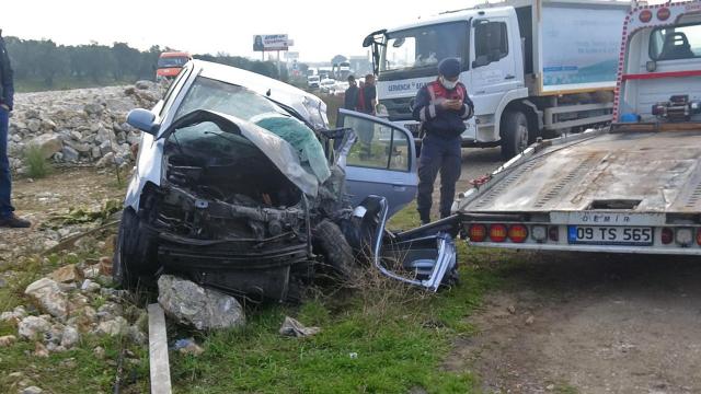 Tır, minibüs ve otomobile çarptı: 1 ölü, 3 ağır yaralı