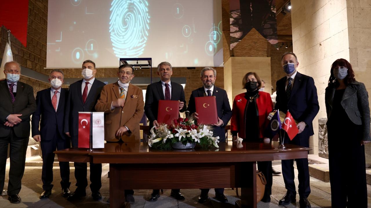 "Teknolojik izler de binlerce yıl sonrasının tarihine akacak"