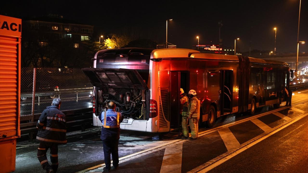 İncirli`de metrobüs yangını