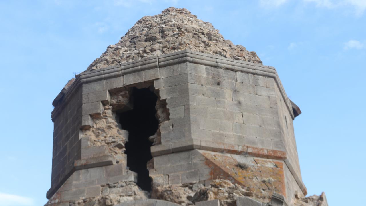 “Kilisemiz hem tarihsel geçmişiyle hem de mimari yapısıyla öne çıkıyor”