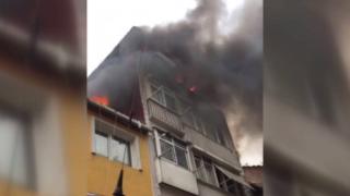 Fatih'te apartmanın teras katında yangın