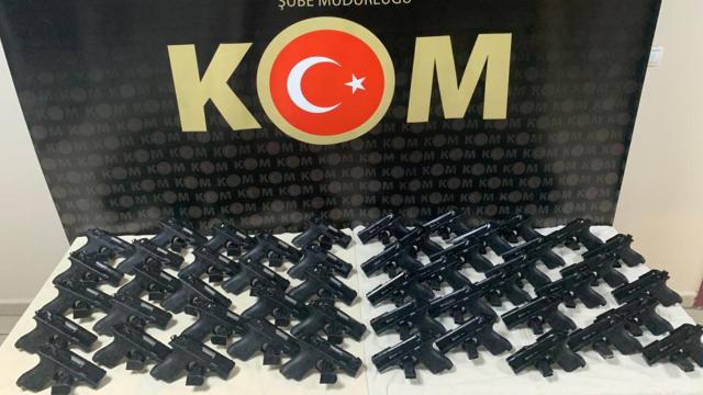 Diyarbakırda 50 adet ruhsatsız tabanca yakalandı: 6 gözaltı