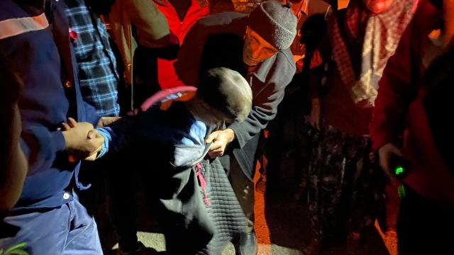 Düzcede kaybolan çocuk dere yatağında bitkin bir şekilde bulundu