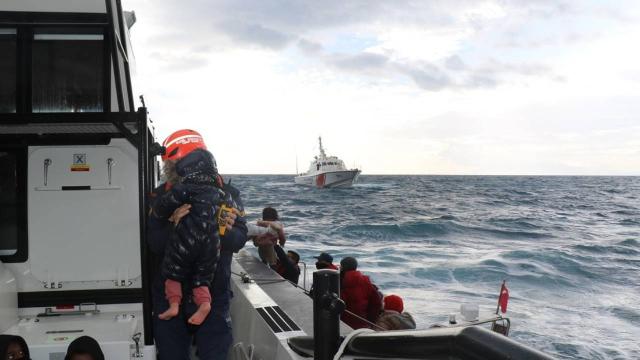 İzmir açıklarında 2 düzensiz göçmenin cansız bedenine ulaşıldı