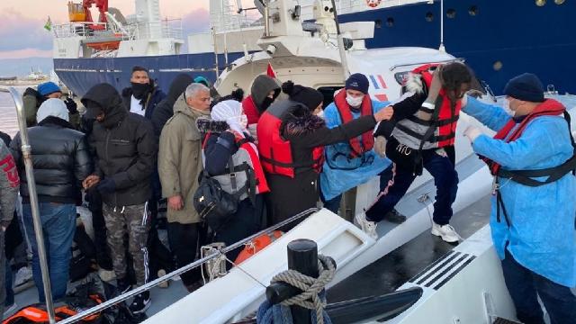 İzmirde 66 göçmen kurtarıldı