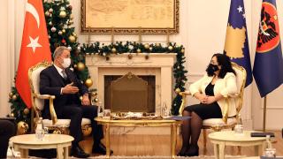 Bakan Akar ile Kosova Cumhurbaşkanı Osmani arasında 'Türkçe' diyaloğu