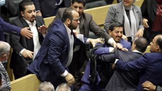 Ürdün parlamentosunda yumruklu kavga