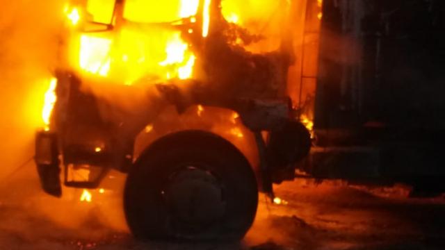 Muğlada seyir halindeki kamyonda çıkan yangın hasara yol açtı
