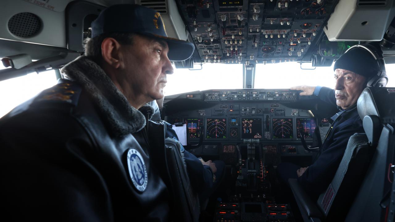 Akar, "Güney"in kokpitine geçti