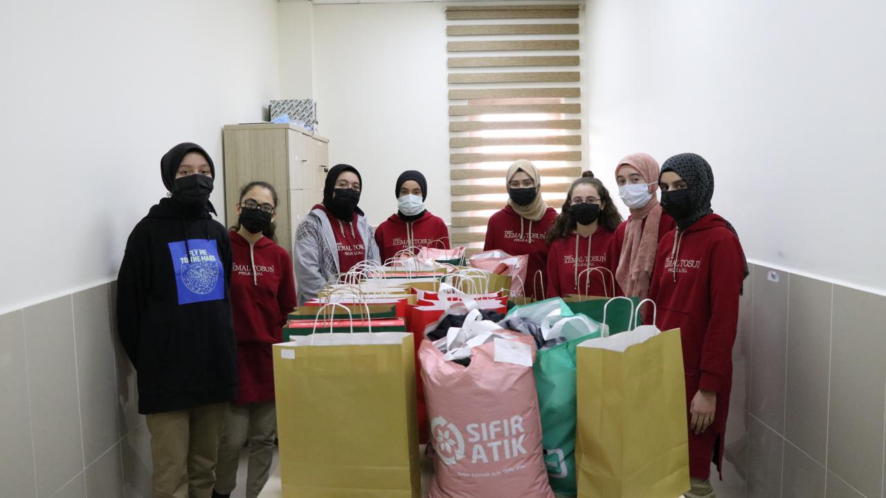 Ramazan ayında yardım kolisi dağıttıklarını vurgulayan Akçay şöyle konuştu: