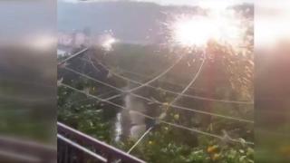 Antalya'da rüzgardan sallanan elektrik telleri birbirlerine değerek patladı