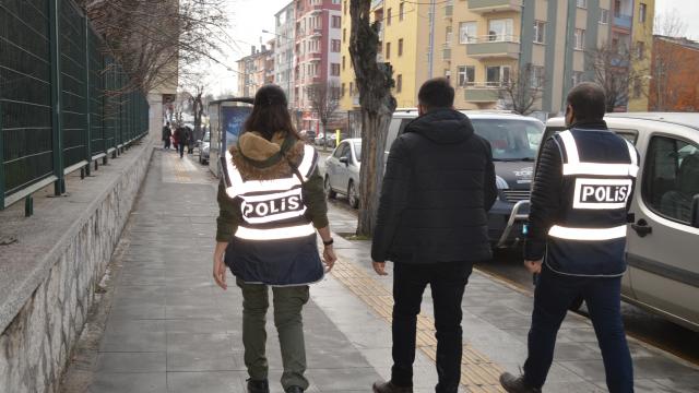 Bitliste çeşitli suçlardan aranan 10 kişi yakalandı