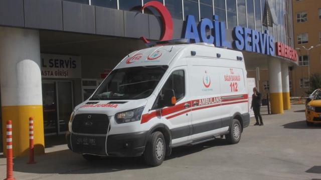 İstanbulda bıçaklı saldırıya uğrayan polis memuru yaralandı