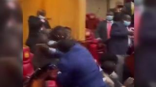 Kenya'da Meclis'te yumruklu kavga