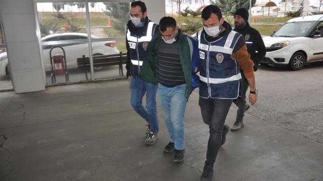 Büfeye girip 45 bin liralık sigara çaldı