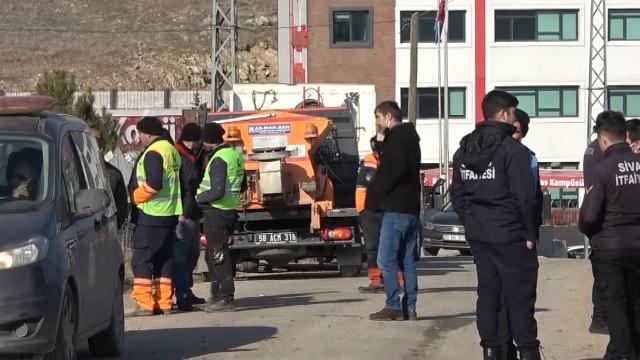 Hobi bahçesi diye inşa edilen kaçak yapılar yıkılıyor